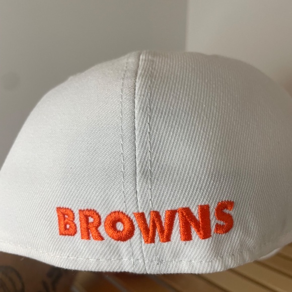 white New Era 59FIFTY Cleveland Browns Omaha low profile fitted cap, size 7 1/2 - Picture 3 of 5
